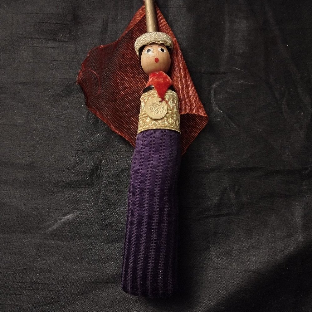 RARE VTG HANDMADE WOOD FACED DOLL ROYALTY SAND FILLED INDIA